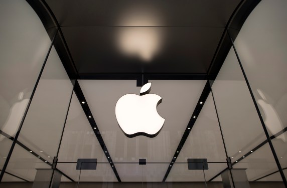 Apple Developer Academy introduces AI training to help students and alumni enhance their skills.